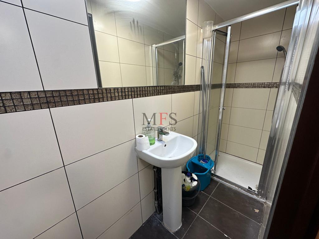 Apartment in Southall - More