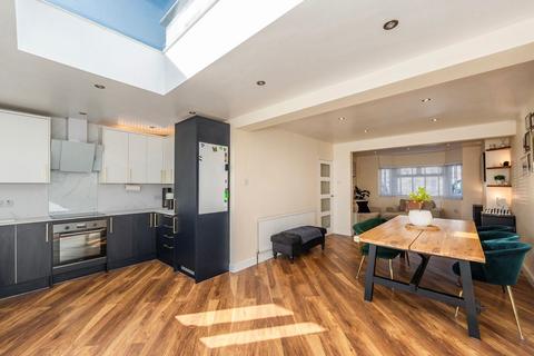 3 bedroom semi-detached house for sale, Gipsy Road, Welling, DA16