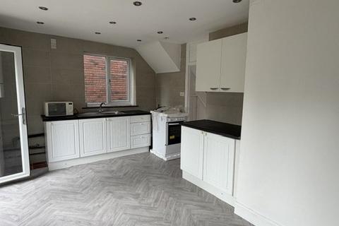 3 bedroom semi-detached house to rent, Stanford Close, Woodford Green