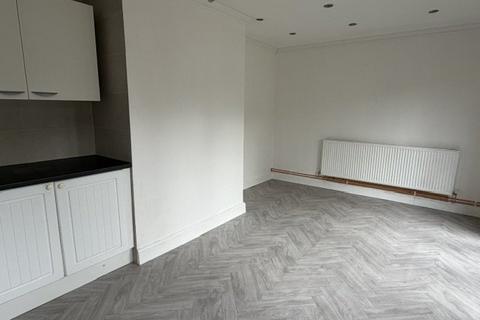 3 bedroom semi-detached house to rent, Stanford Close, Woodford Green