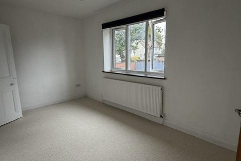 3 bedroom semi-detached house to rent, Stanford Close, Woodford Green
