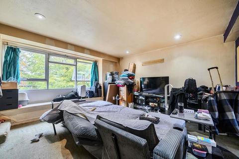 2 bedroom apartment for sale, Grove Avenue, Epsom, Surrey, KT17 4DU
