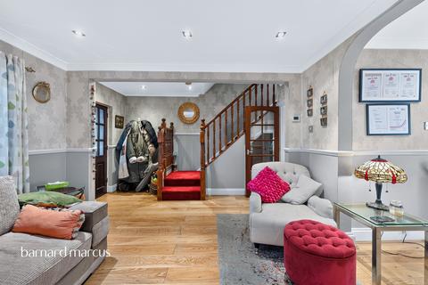 3 bedroom end of terrace house for sale, Mill Farm Crescent, Whitton, HOUNSLOW