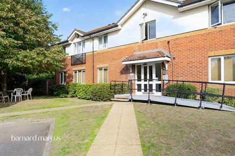 2 bedroom flat for sale, Pacific Close, FELTHAM