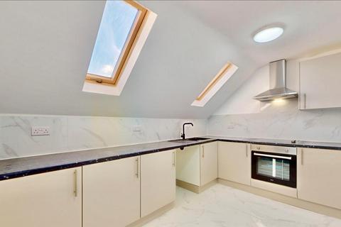 6 bedroom semi-detached house to rent, Lime Grove, Hayes UB3