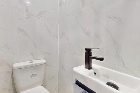 6 bedroom semi-detached house to rent, Lime Grove, Hayes UB3