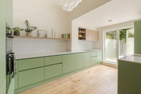 3 bedroom maisonette to rent, Barnsbury Road London N1