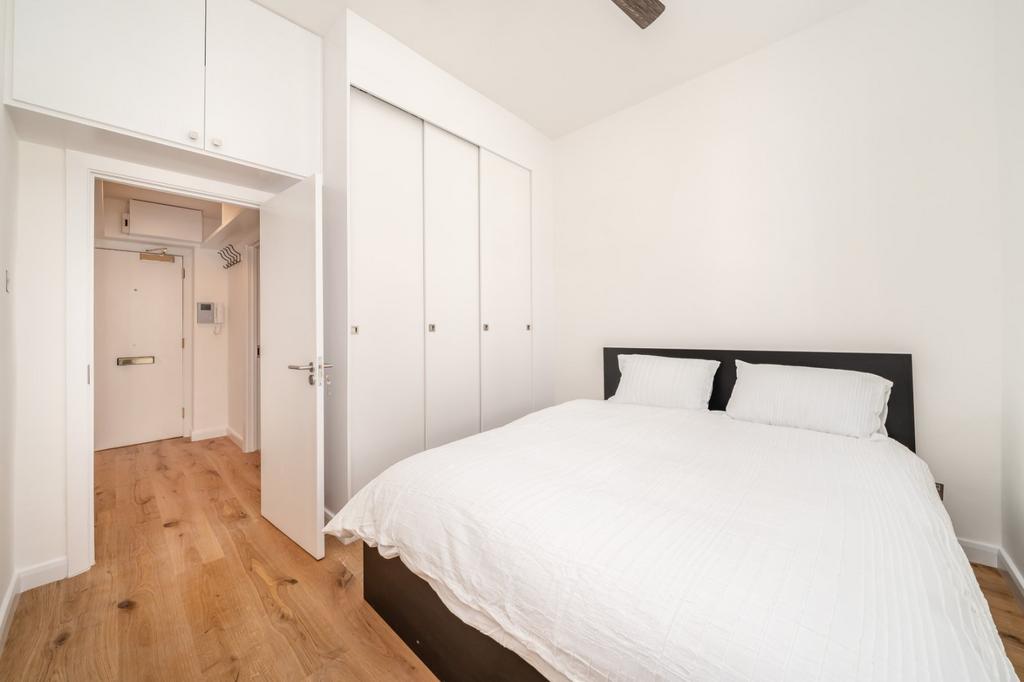 Apartment in London - More