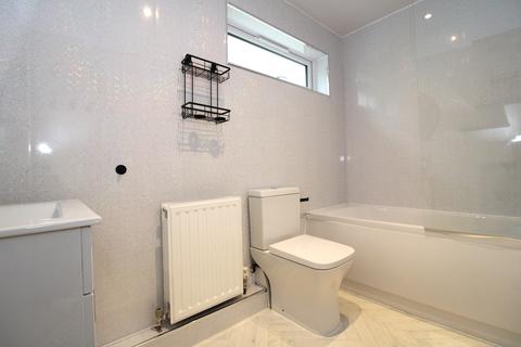 3 bedroom end of terrace house to rent, Ripon Road, Stevenage SG1