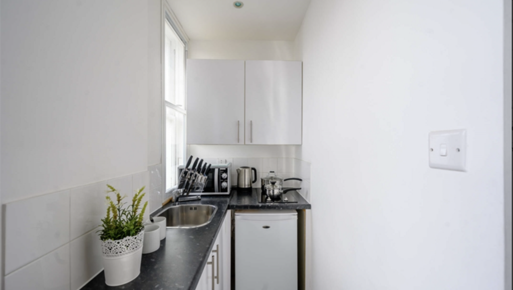 Apartment in W1J - View 2