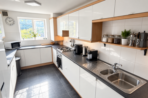 3 bedroom terraced house to rent, HX6 2AB
