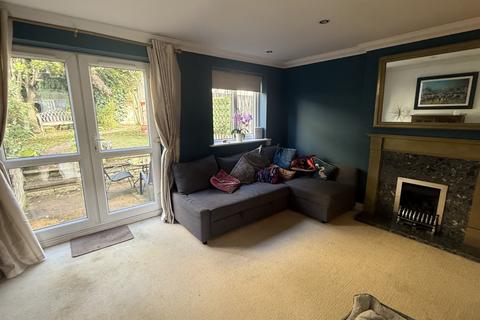3 bedroom terraced house to rent, HX6 2AB