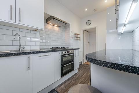 3 bedroom end of terrace house to rent, Chelford Road, Bromley, BR1