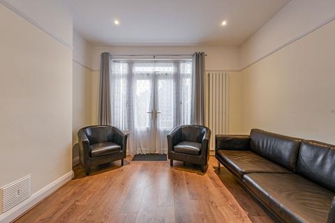 3 bedroom end of terrace house to rent, Chelford Road, Bromley, BR1