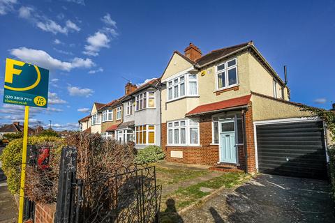 3 bedroom end of terrace house to rent, Chelford Road, Bromley, BR1
