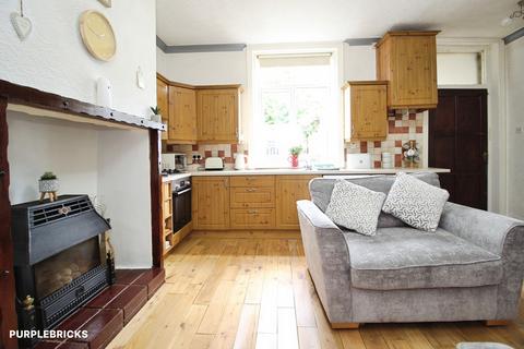3 bedroom semi-detached house for sale, Healds Road, Dewsbury, WF13