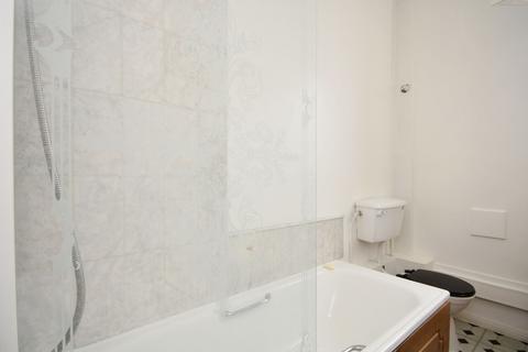 1 bedroom flat to rent, Gloucester Terrace, Bayswater, London, W2