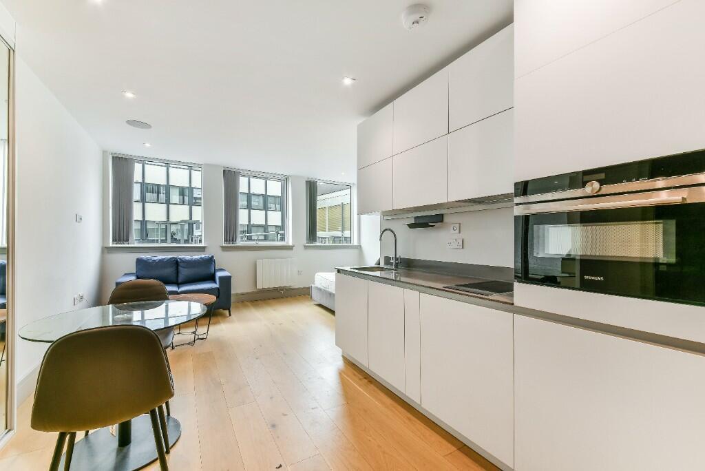Apartment in Edgware - View 3