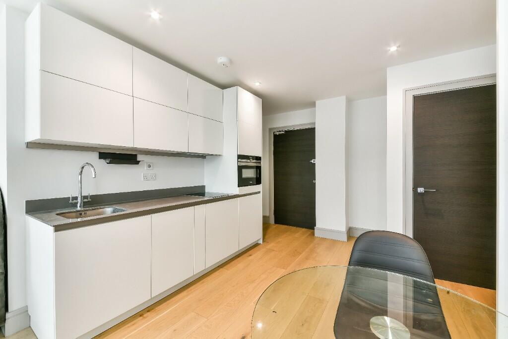 Apartment in Edgware - View 5