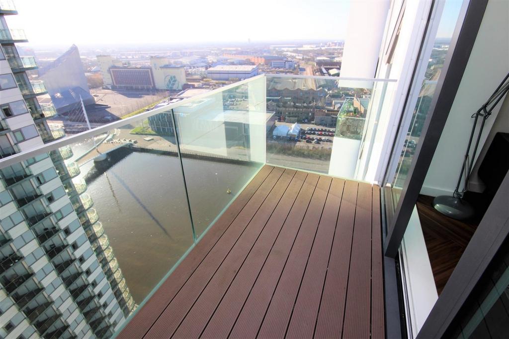 Apartment in Salford Quay - View 3