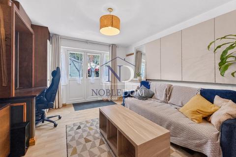 4 bedroom semi-detached house for sale, Sutton Dene, Hounslow