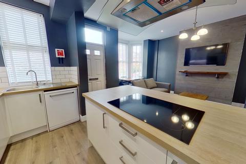 4 bedroom terraced house to rent, Royal Park Avenue, Hyde Park, Leeds, West Yorkshire