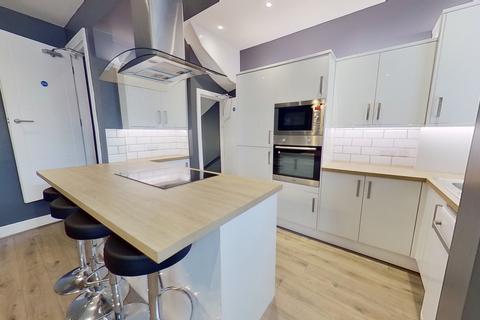 4 bedroom terraced house to rent, Royal Park Avenue, Hyde Park, Leeds, West Yorkshire