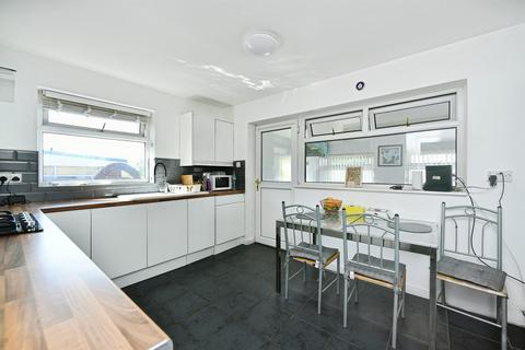 4 bedroom semi-detached bungalow for sale, Swanborough Drive, Brighton