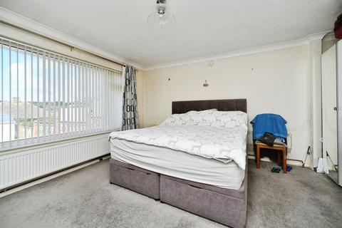 4 bedroom semi-detached bungalow for sale, Swanborough Drive, Brighton