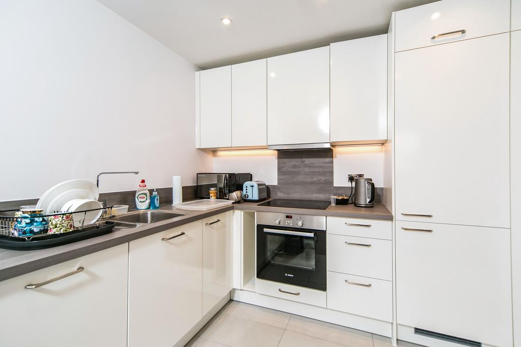 Apartment in Reading - View 4