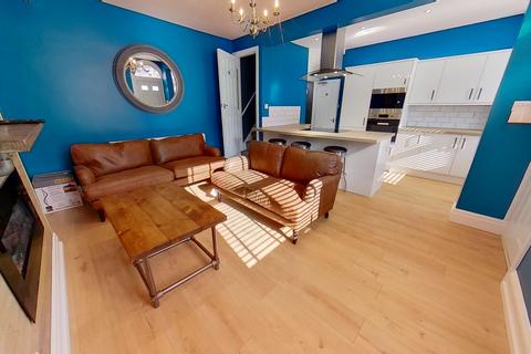 4 bedroom terraced house to rent, Royal Park Avenue, Hyde Park, Leeds, West Yorkshire