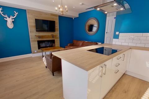 4 bedroom terraced house to rent, Royal Park Avenue, Hyde Park, Leeds, West Yorkshire