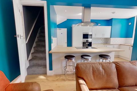 4 bedroom terraced house to rent, Royal Park Avenue, Hyde Park, Leeds, West Yorkshire