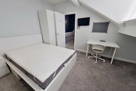 4 bedroom terraced house to rent, Royal Park Avenue, Hyde Park, Leeds, West Yorkshire