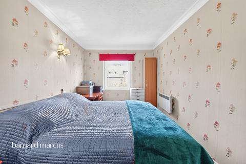 1 bedroom retirement property for sale, Friern Watch Avenue, London