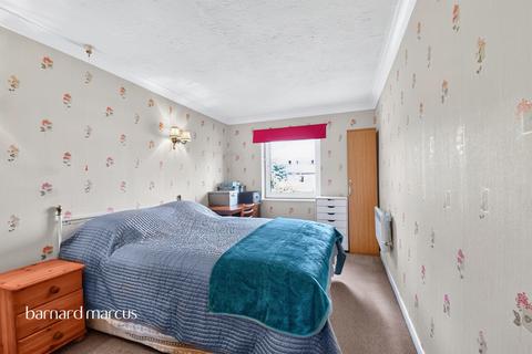 1 bedroom retirement property for sale, Friern Watch Avenue, London
