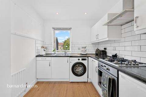 1 bedroom flat for sale, Farriers Road, Epsom