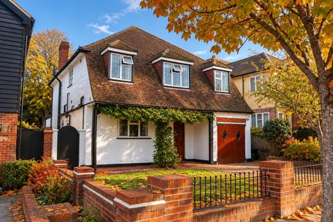 4 bedroom semi-detached house for sale, Sandiland Crescent, Bromley BR2