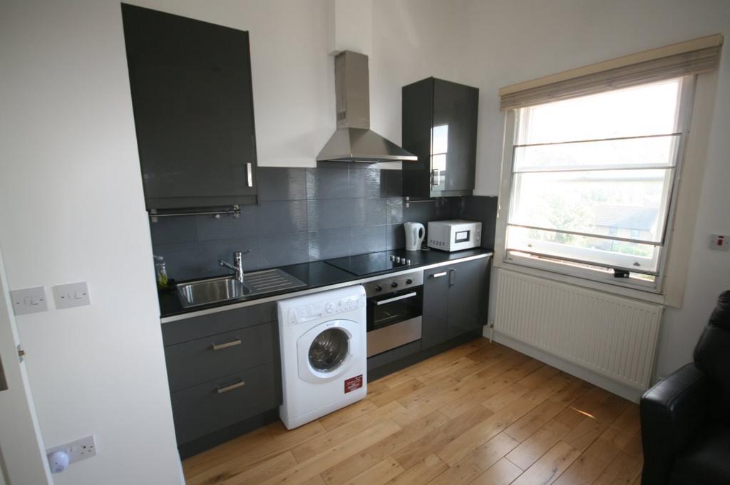 Apartment in Hampstead - View 4