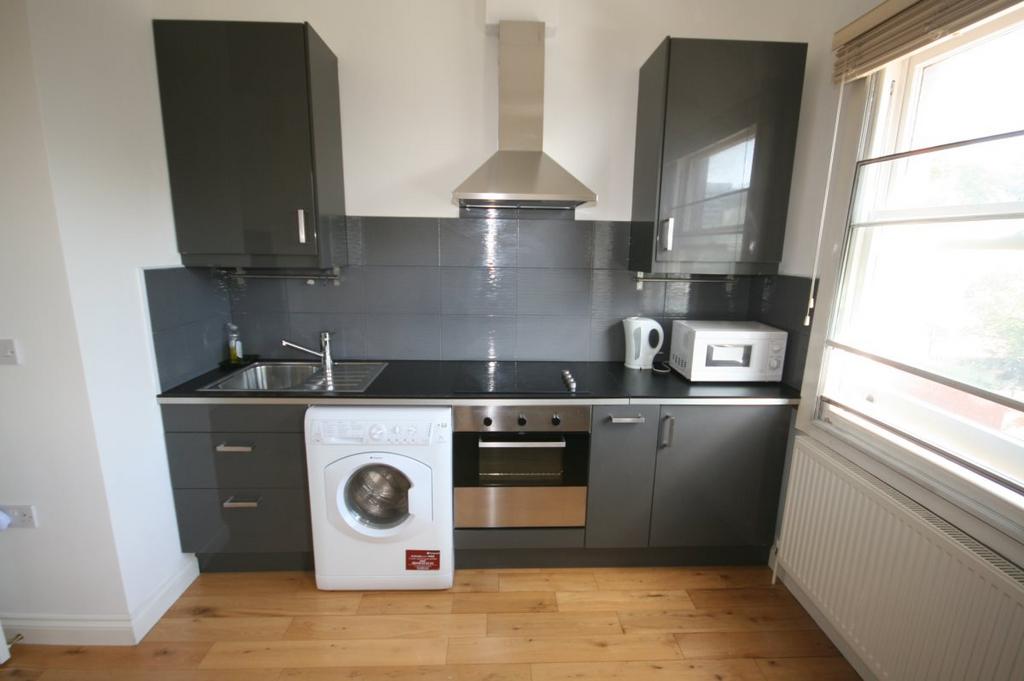 Apartment in Hampstead - View 5