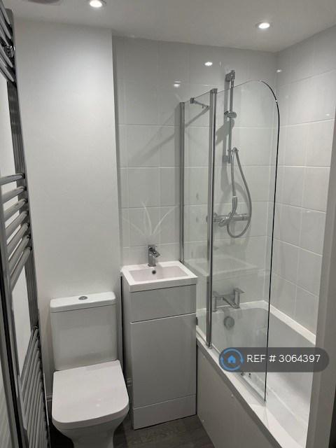Apartment in Manchester - View 5