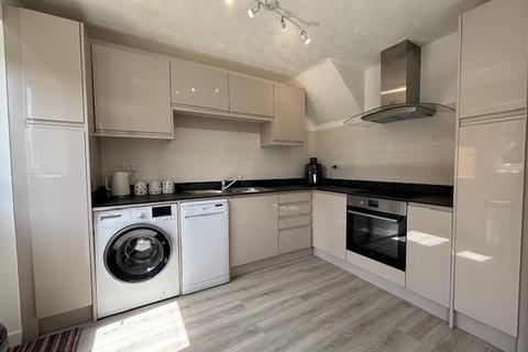 3 bedroom semi-detached house to rent, Mayfield Close, St. Austell, PL25