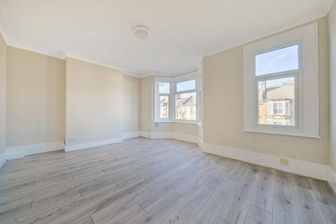 4 bedroom terraced house to rent, Honley Road, London, SE6