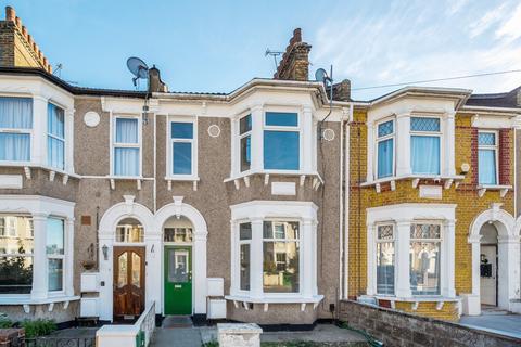 4 bedroom terraced house to rent, Honley Road, London, SE6
