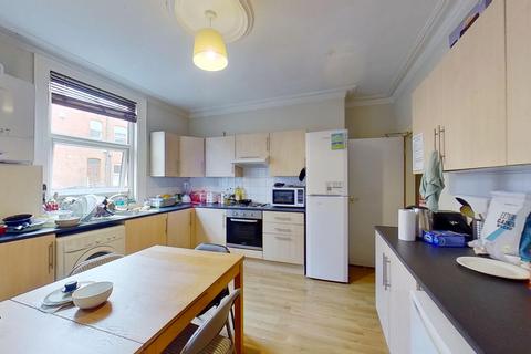 5 bedroom terraced house to rent, Newport Gardens, Burley, LEEDS, West Yorkshire