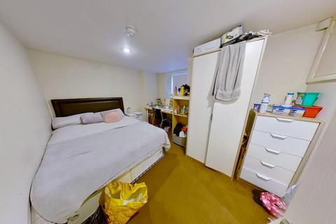 5 bedroom terraced house to rent, Newport Gardens, Burley, LEEDS, West Yorkshire