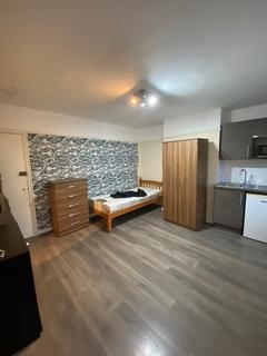 1 bedroom in a flat share to rent, Ashfield Parade, Southgate, N14