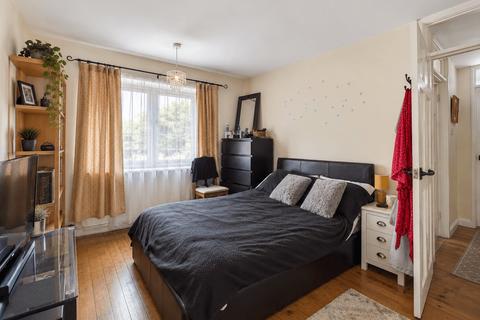 2 bedroom flat to rent, Victoria Row, Canterbury