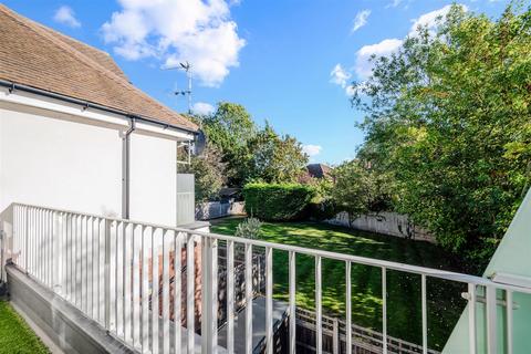 2 bedroom apartment for sale, Fir Tree Road, Banstead