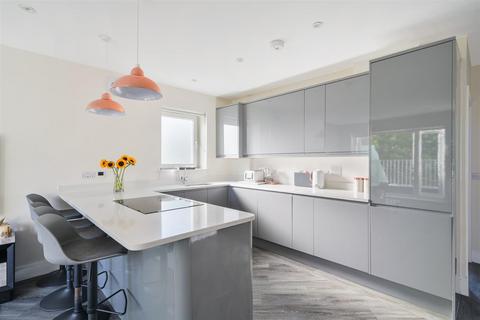 2 bedroom apartment for sale, Fir Tree Road, Banstead